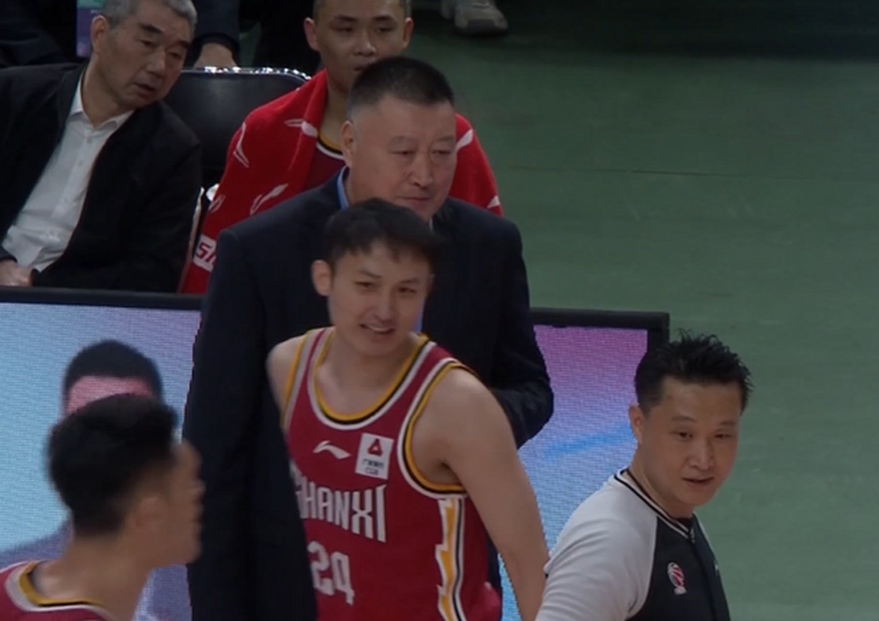 三亿体育官网-河北男篮客场反超,实现翻盘(河北男篮客场反超,实现翻盘的球员)
