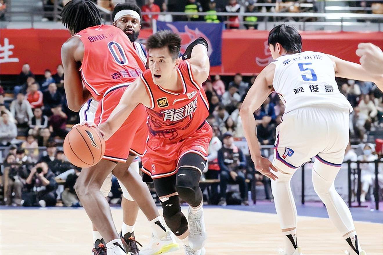 阿不都15分新疆胜青岛郭艾伦27+12广州负山西的简单介绍