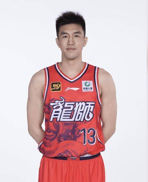 阿不都15分新疆胜青岛郭艾伦27+12广州负山西的简单介绍