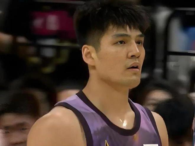 包含欢迎管子煜来到广州男篮，华侨大学表现令人动容的词条