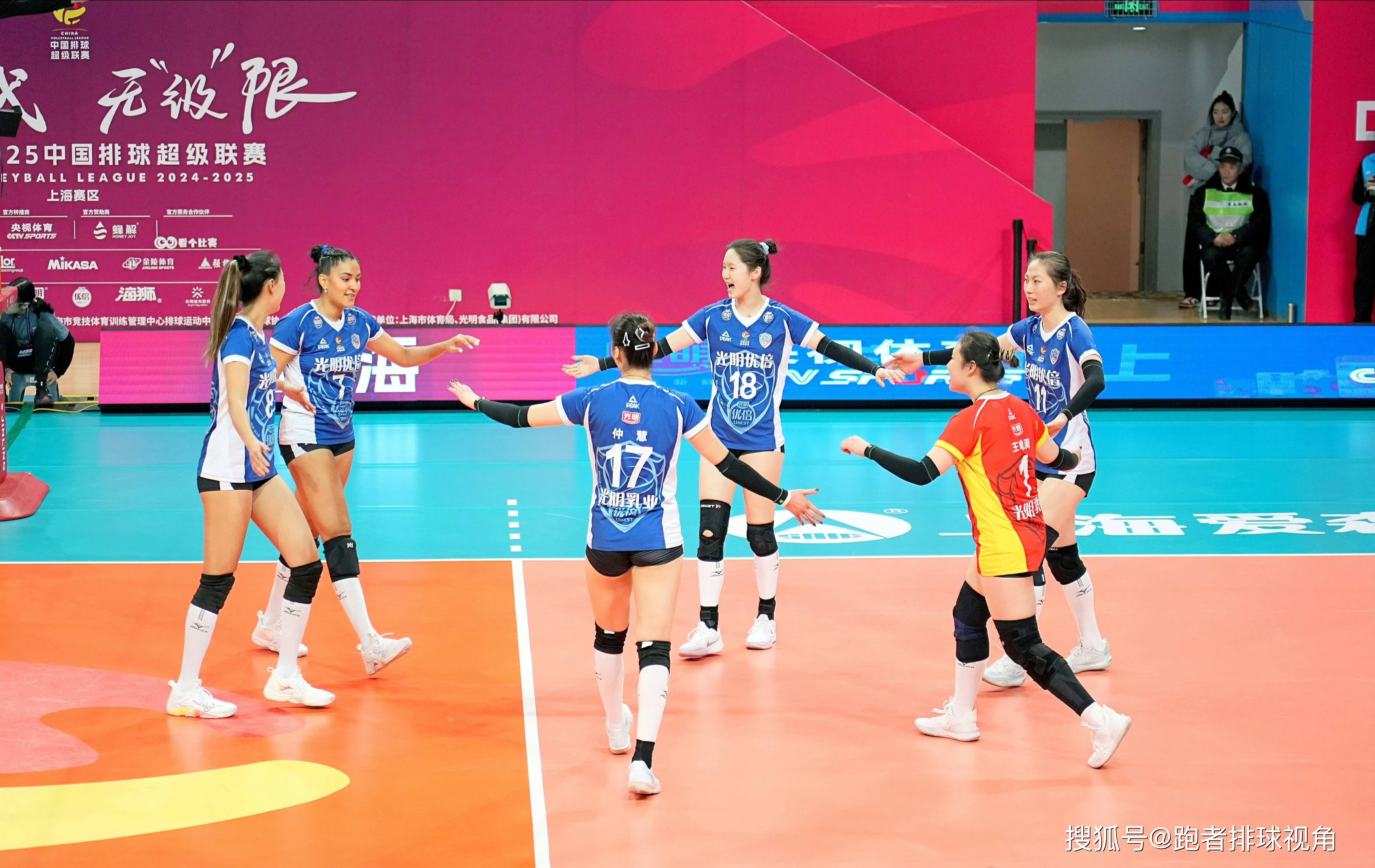 关于世联赛-女排3-2德国决胜局18-16庄宇珊28分的信息