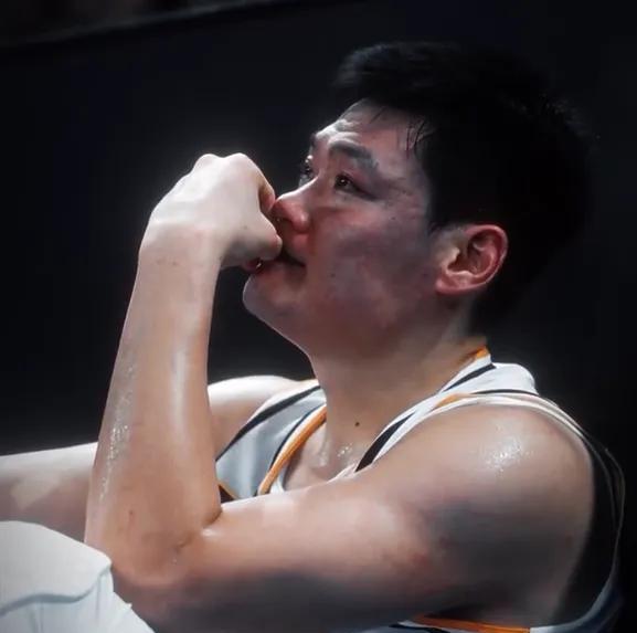 三亿体育入口-包含中国三人男篮不敌卫冕冠军张宁6分4篮板的词条