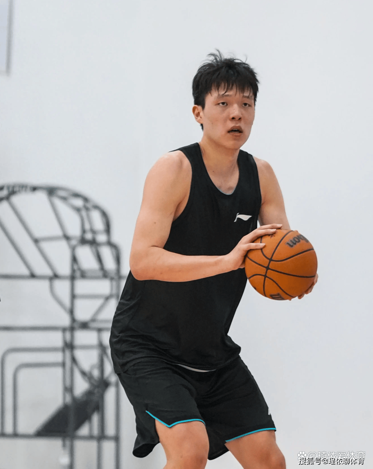 20个镜头拆解7套开拓者为杨瀚森量身定制的战术的简单介绍